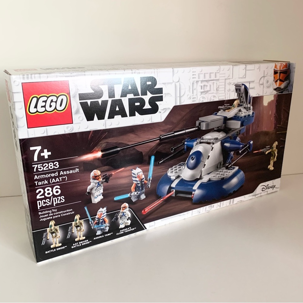 Hold Lego Star Wars Ahsoka tano tank character set